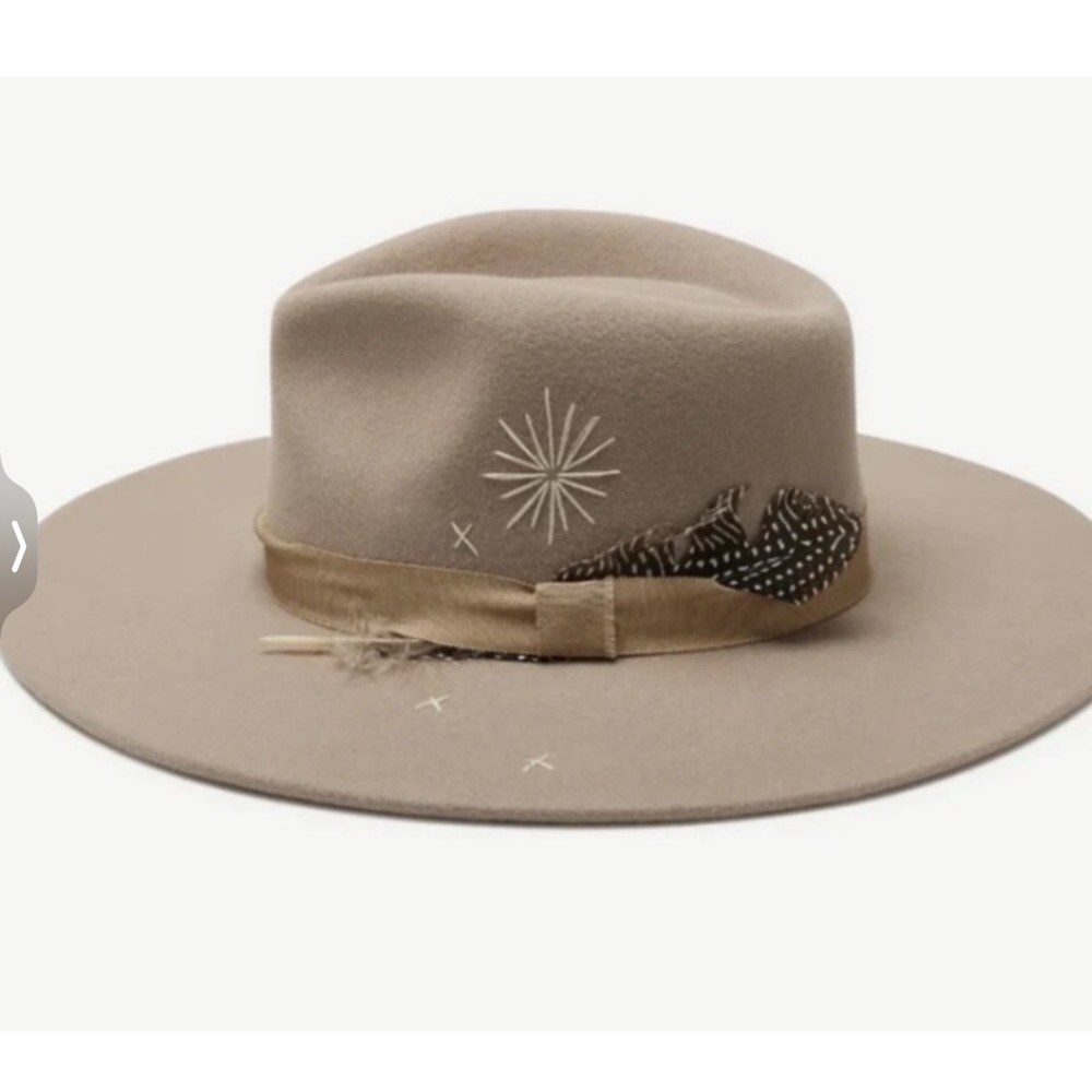 Sale !  Clearance last call❤️Rare Wyeth boho fawn feather rancher